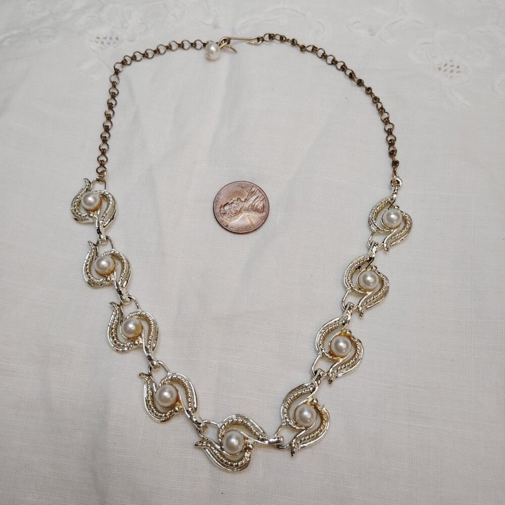 Vintage 1950s Faux Pearl Leaf Link Necklace – Gold Tone, Shepherd’s Hook, 16”